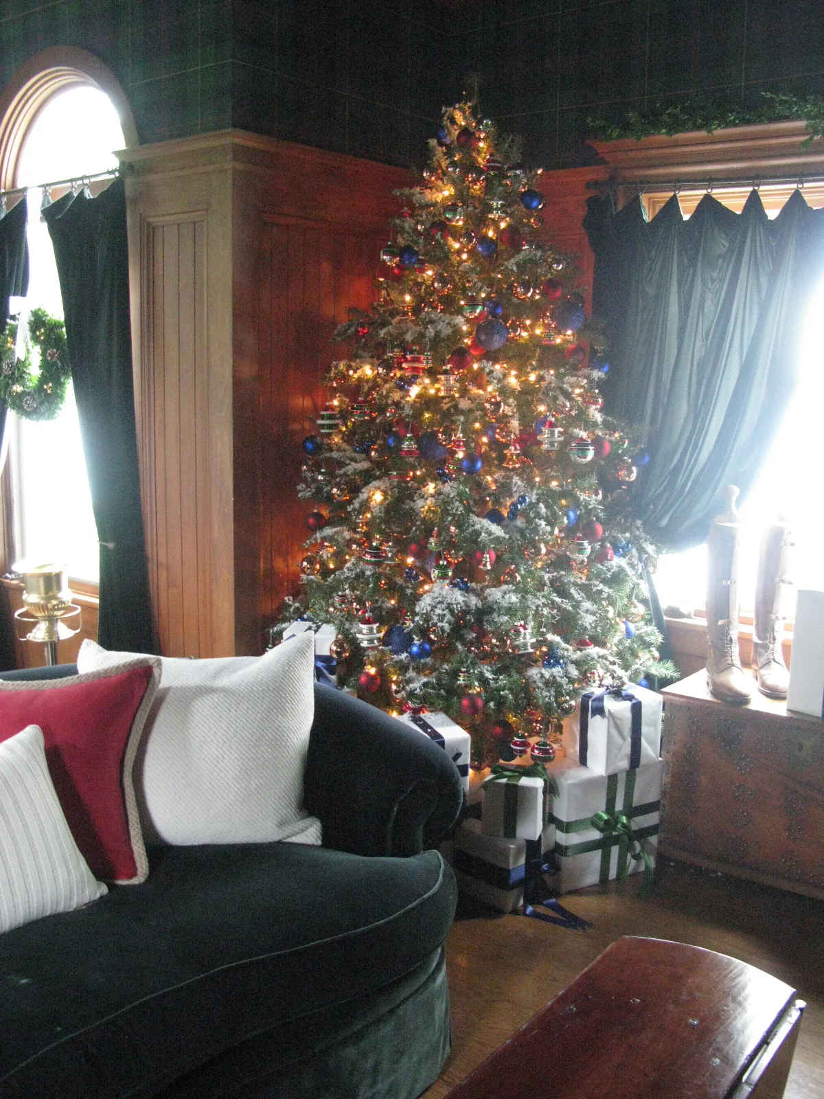 Behind the Scenes of Celebrity Holiday Homes
