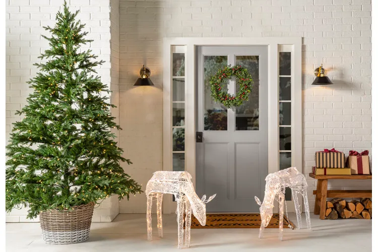 Best Minimalist Christmas Tree Decorating - The Minimalistic — Michaela Responsive Gaskin Lifestyle Blog