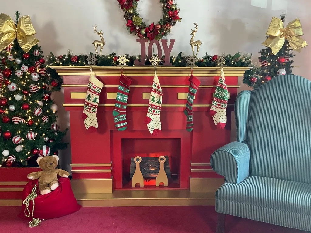 Big Red Christmas Fireplace Set | Weekly Rental in Torrance, CA | Frost  Christmas Props