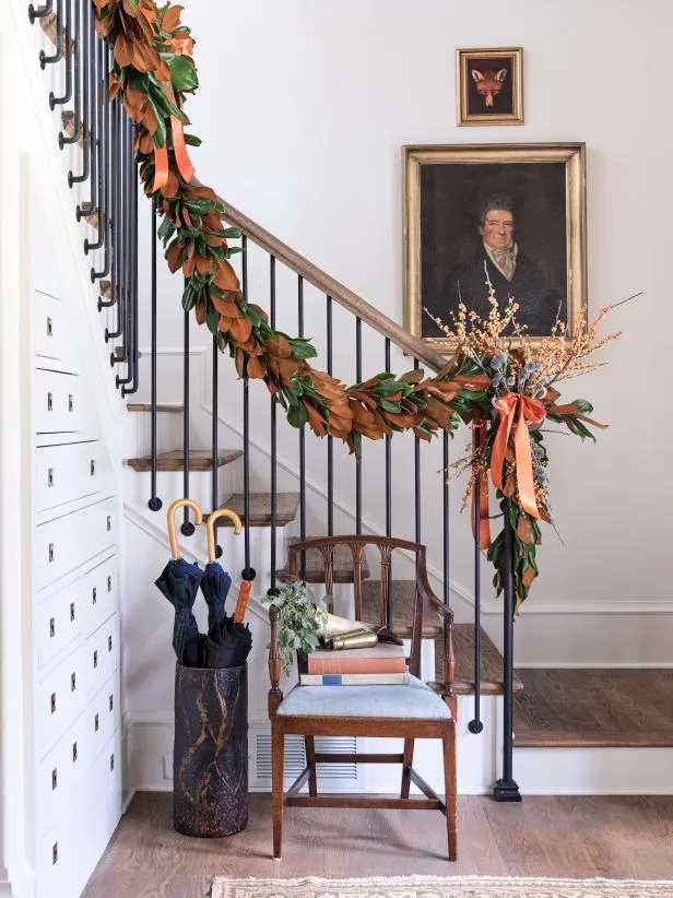 Botanical Staircase Garlands - Eyes For Furniture