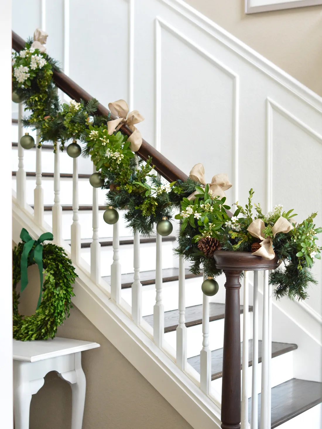 Botanical Staircase Garlands - Eyes For Furniture