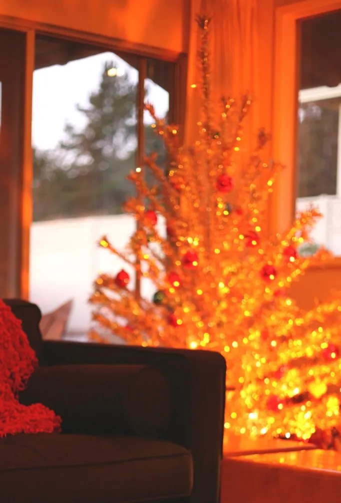 Buying a Vintage Aluminum Christmas Tree – SUBURBAN POP *