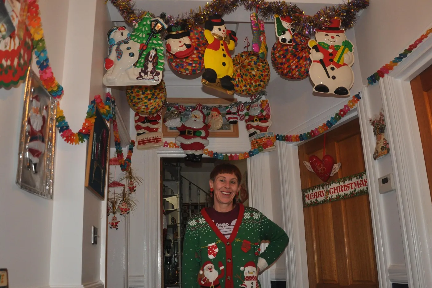Cardiff woman fills home with more than 1,000 retro Christmas decorations - BBC News