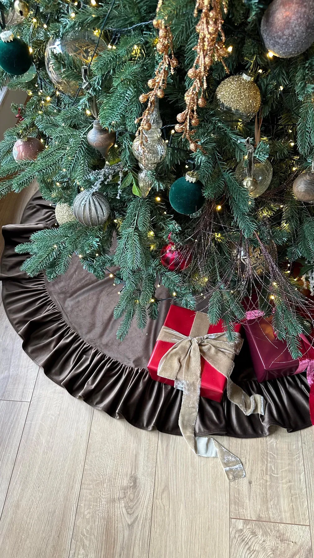 Christmas Decor Brown Christmas Tree Skirts Velvet Christmas Tree Skirt Elegant Velvet Christmas Tree Skirt With Ruffles Chocolate Brown Velvet Tree Skirt Christmas Decorations