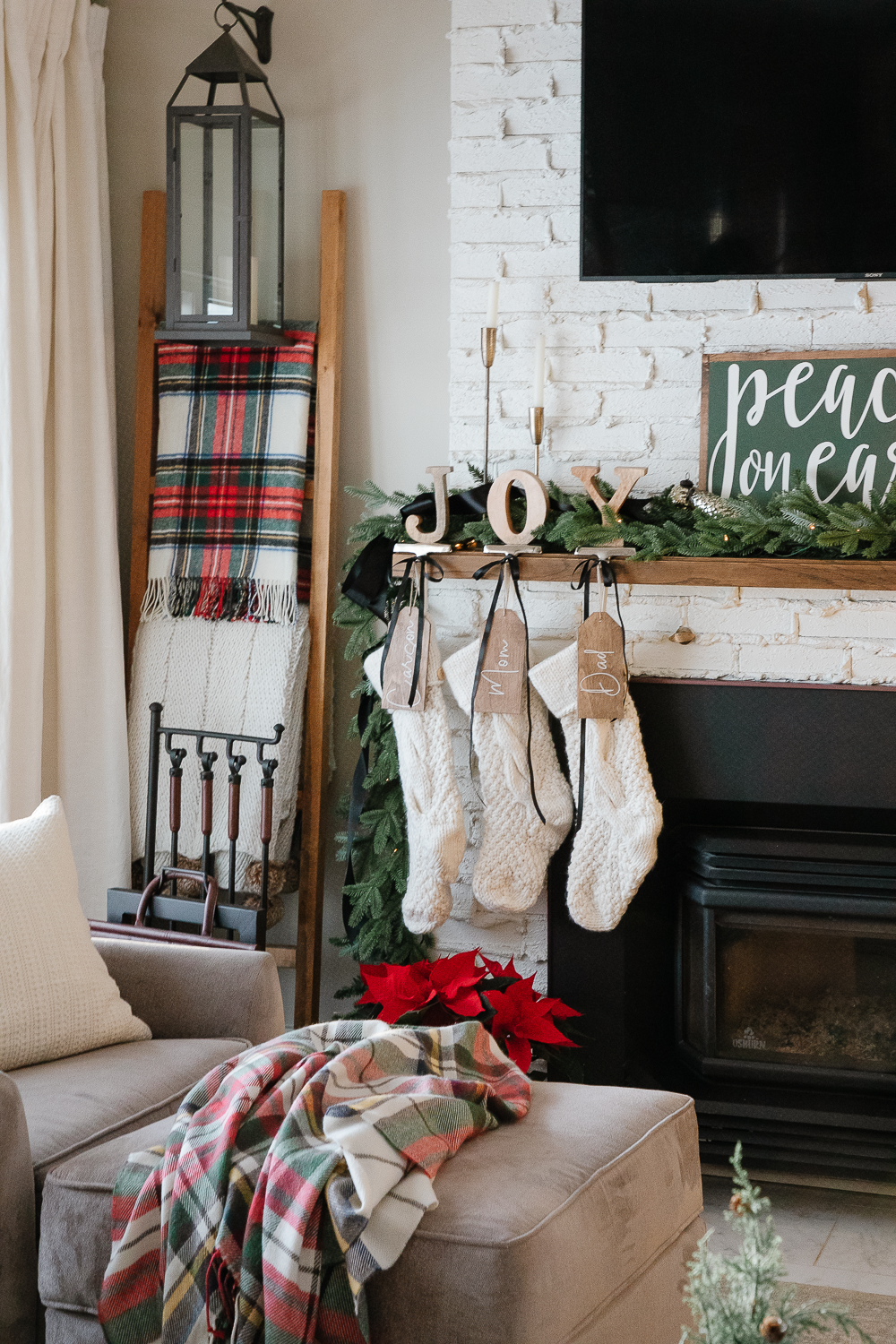 Christmas Decor Capsule | 8 Simple Things that will Make your Home feel Festive & Cozy this Holiday Season - Making it in the Mountains