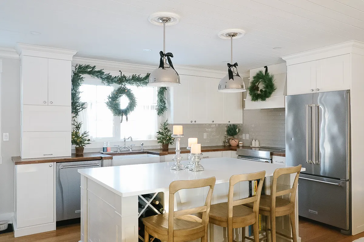 Christmas Decor Capsule | 8 Simple Things that will Make your Home feel Festive & Cozy this Holiday Season - Making it in the Mountains
