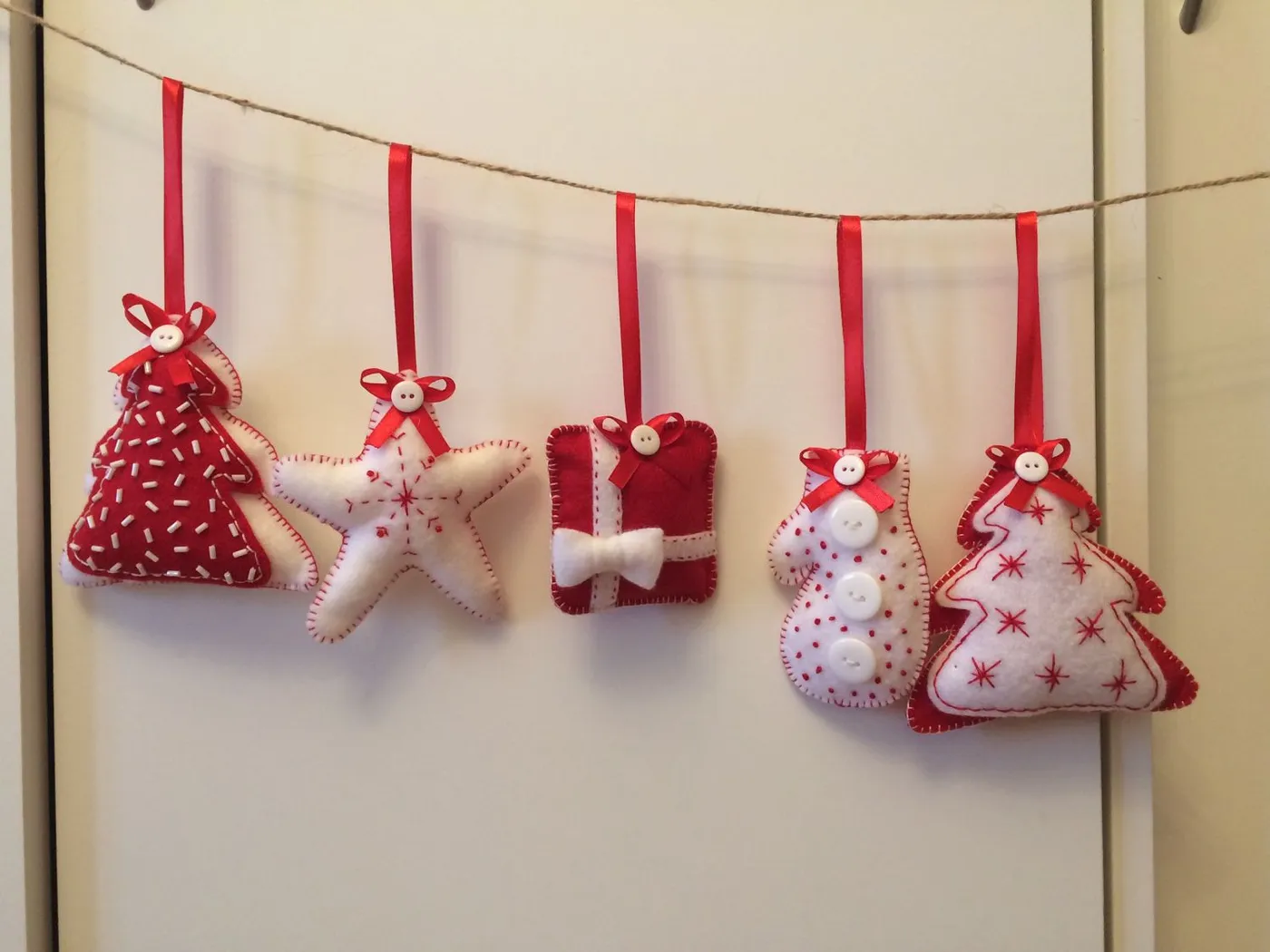 Christmas decorations made of felt (43 photos): creating a Christmas tree decoration for the New Year do it yourself 2019