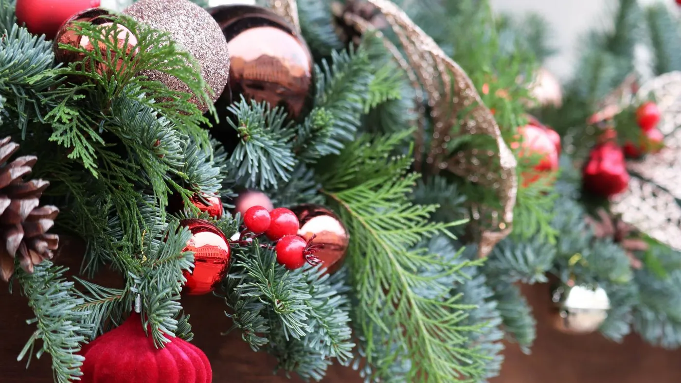 Christmas Greenery Pine Red Wreaths Garlands Plants Experience The Magic Of Fresh Holiday Greens