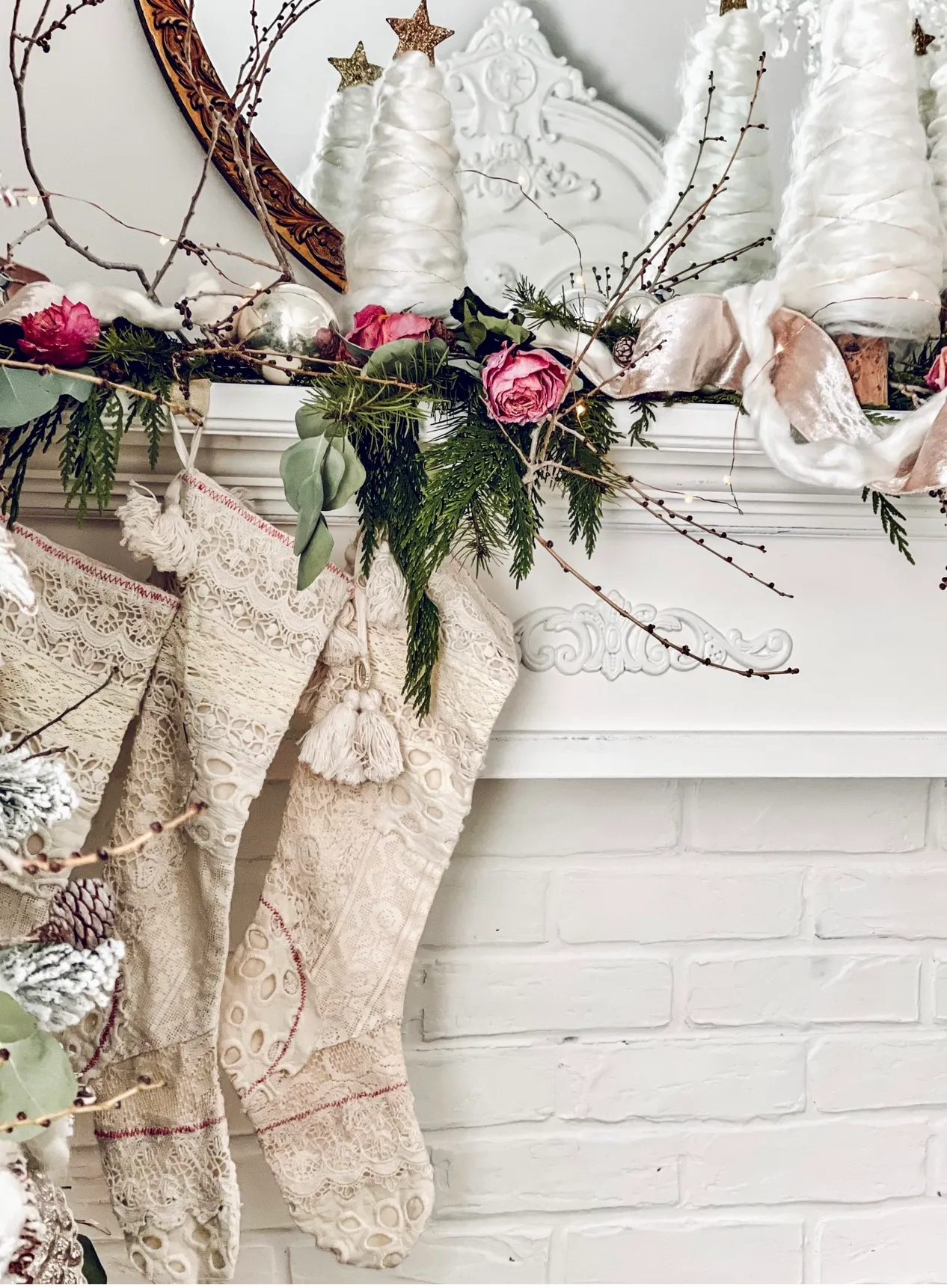 Christmas in July - Christmas mantel - LeCultivateur