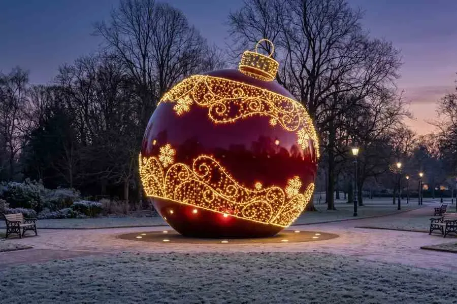 Christmas | Lit-up Burgundy Shiny Ball