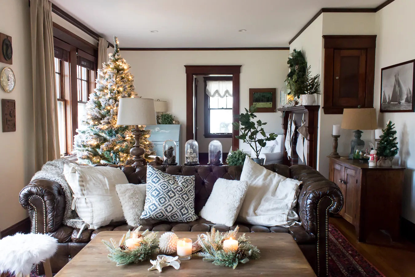Christmas Living Room (2016) - Finding Silver Pennies