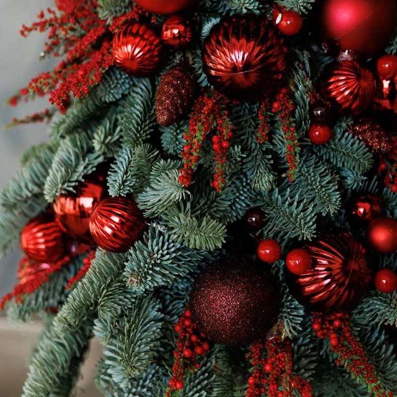 Christmas Table Tree in red tones Scarlet Frost - Delivery in Dubai | Flower Power UAE