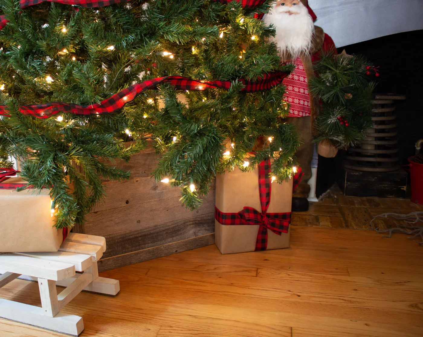 Christmas Tree Box Collar | Farmhouse Tree Box | Wooden Tree Skirt | 4 Sides Deluxe / Natural Weathered Gray