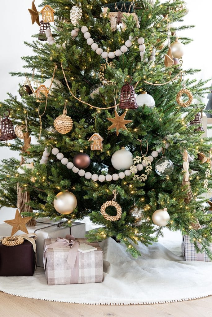 Christmas Tree Decorating Tips Story - A Blissful Nest