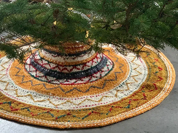 Christmas Tree Skirt or Festive Poncho | Fleece Artist
