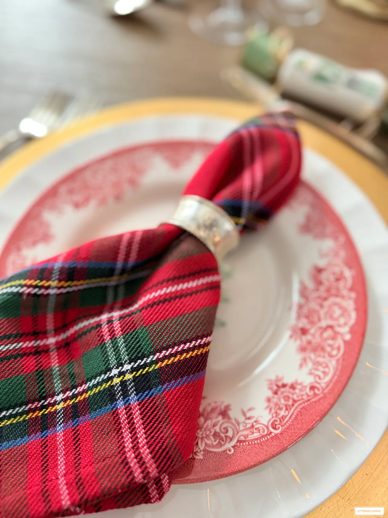 Classic Christmas Dining Room Decorating | CitrineLiving
