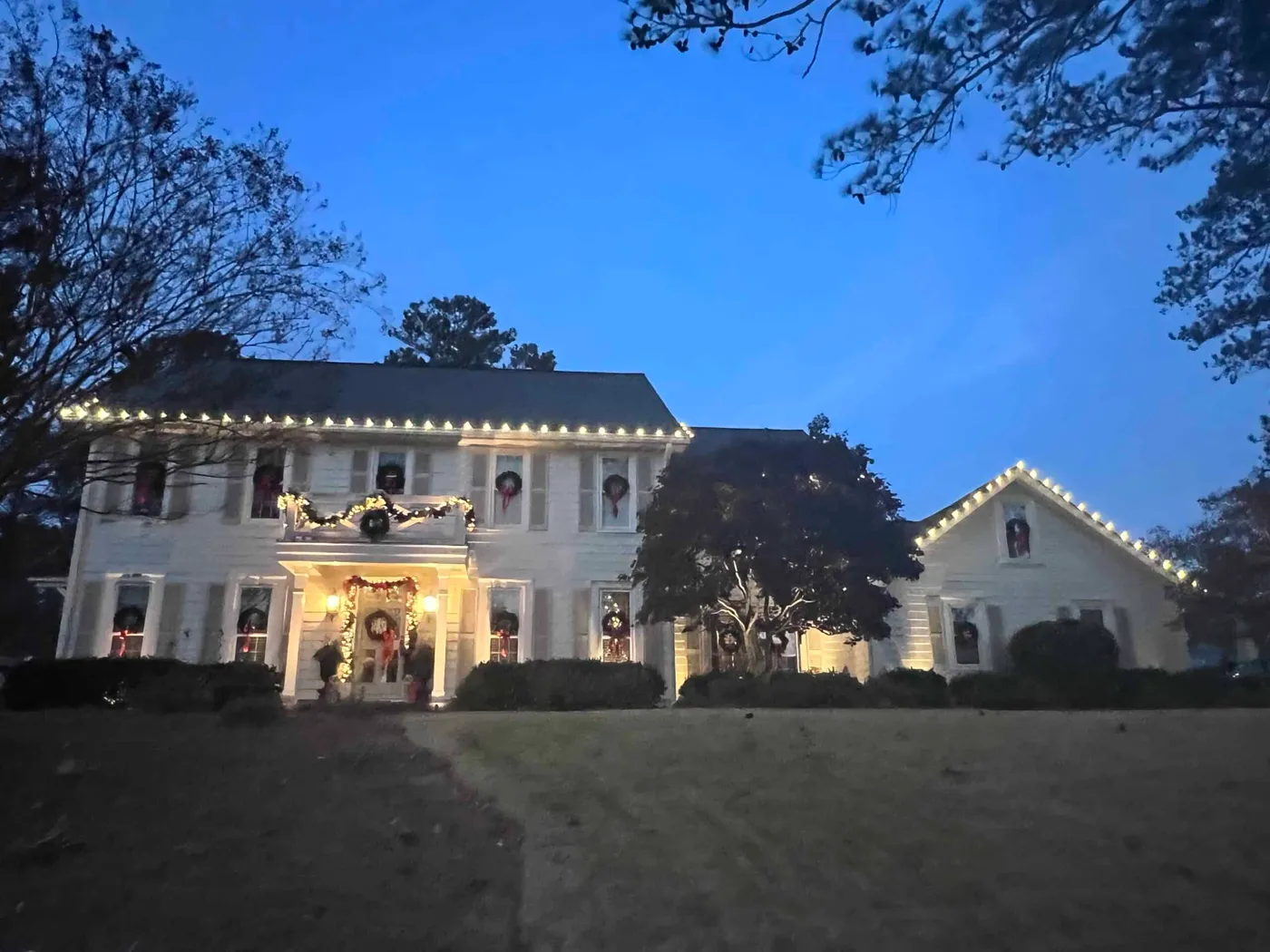 Classic Christmas Home 2022 {Exterior Lighting by Blingle!} – Dixie Delights