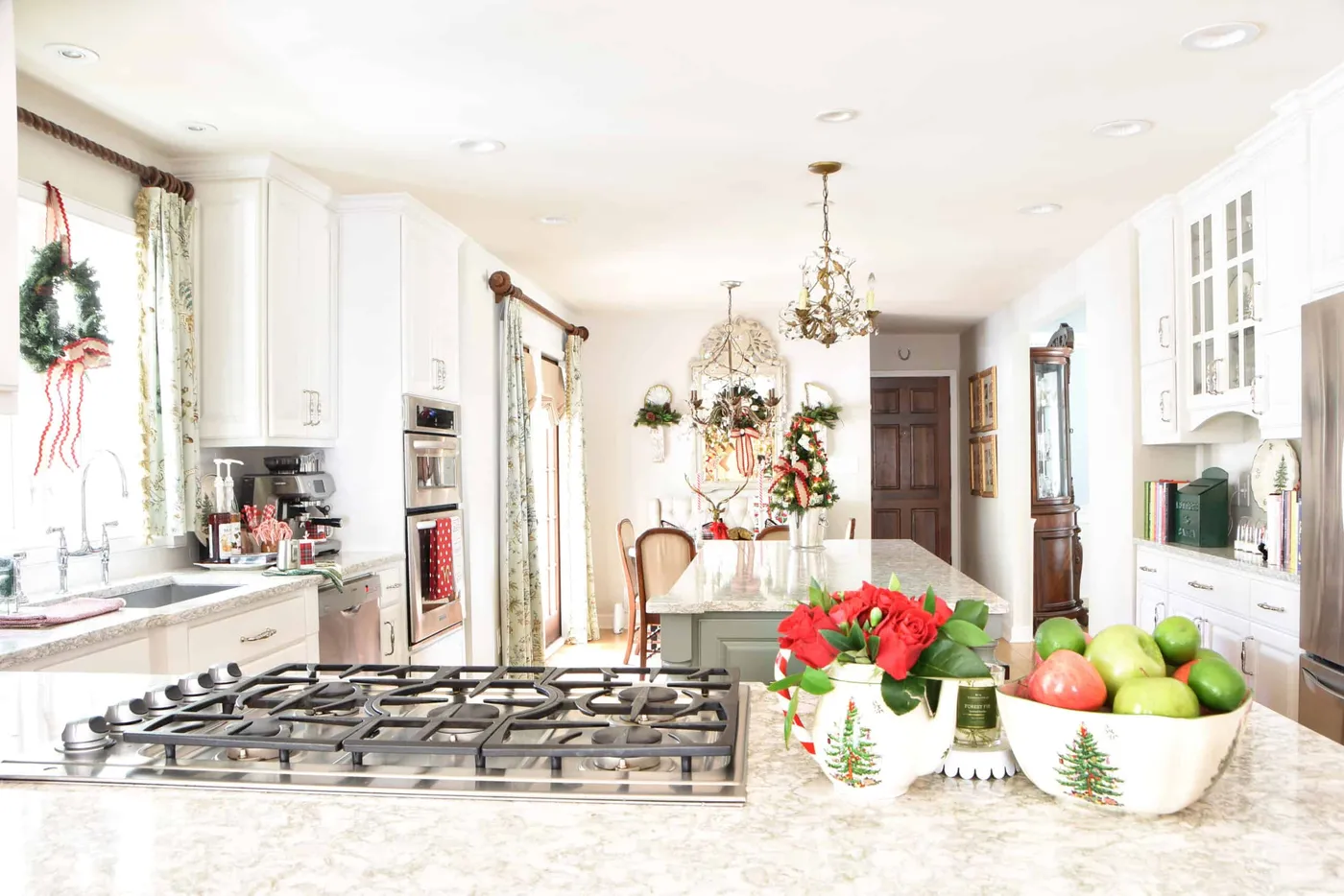 Classic Christmas Home Tour 2022 {Kitchen, Dining Room + Mud Room} – Dixie  Delights