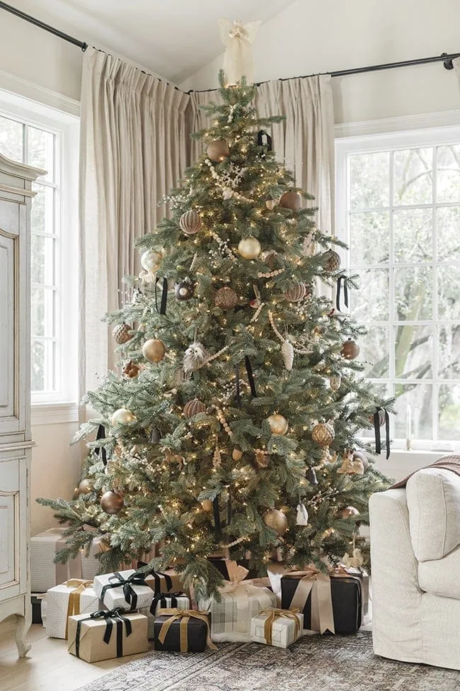 Classic Christmas Tree Decorations Story - A Blissful Nest