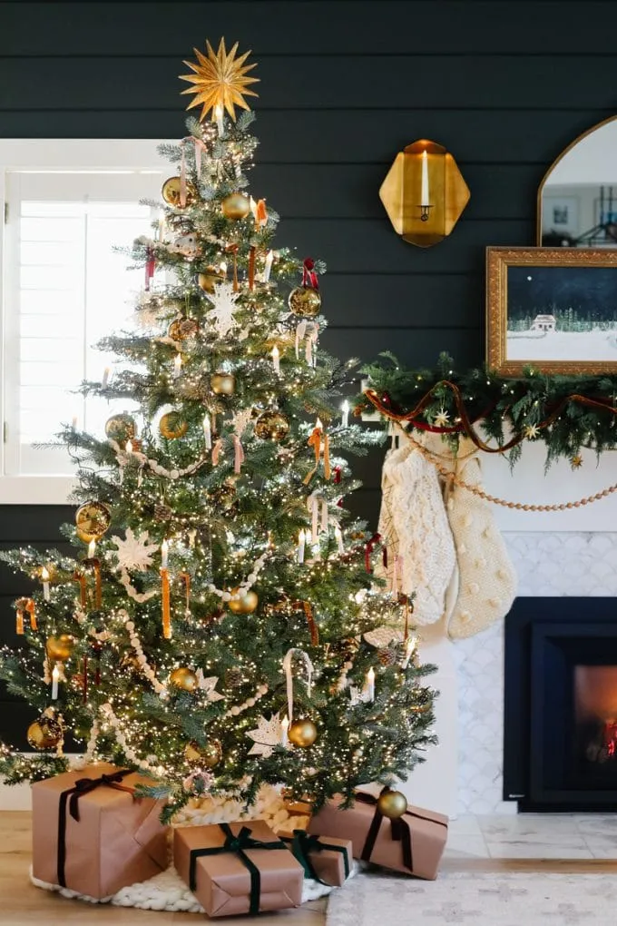 Classic Christmas Tree Decorations Story - A Blissful Nest