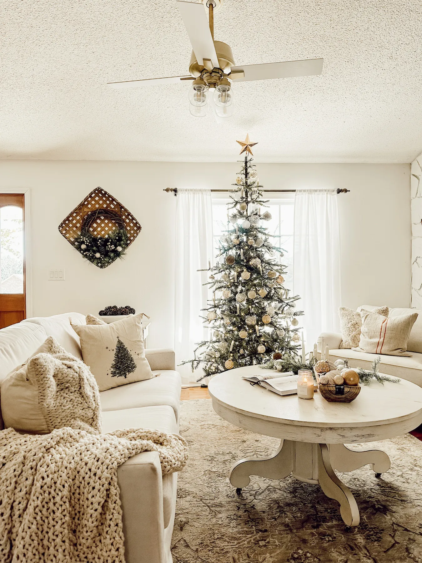 Cozy Christmas Tree Country Christmas Cottage Country Farmhouse Cozy Christmas Decorating Gloria Duchin