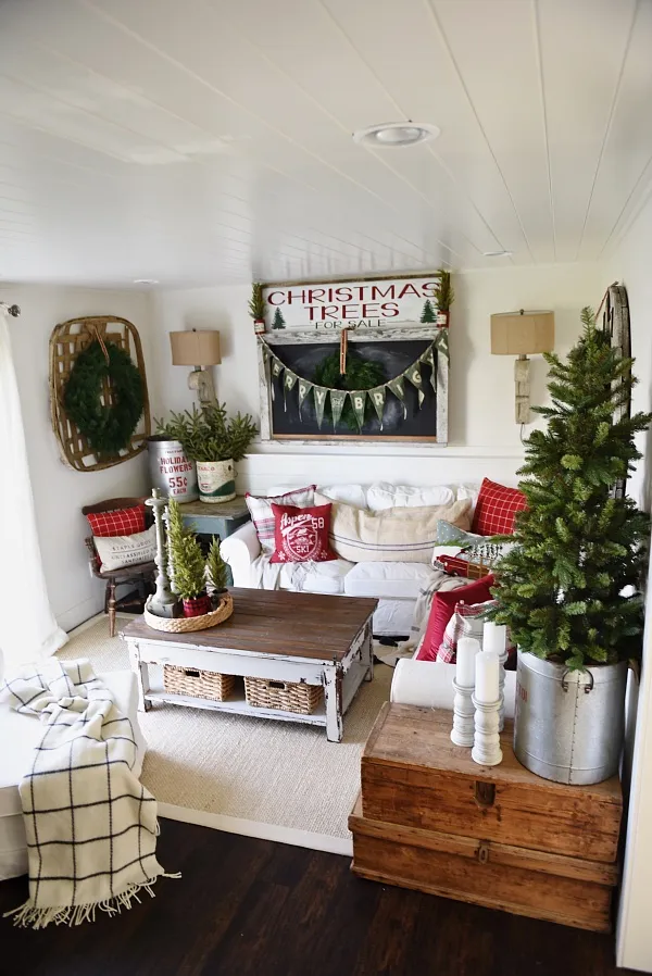 Cozy Cottage Christmas Living Rooms – A Cottage Dream