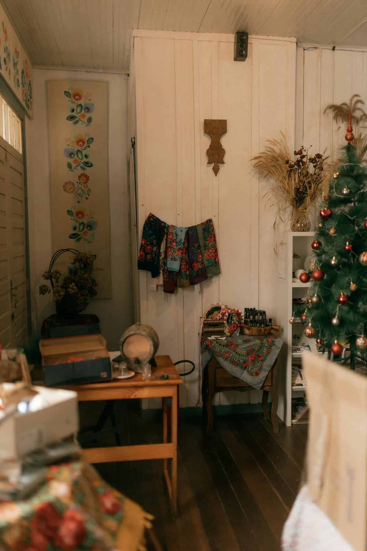 Cozy room decorated for christmas with folk art