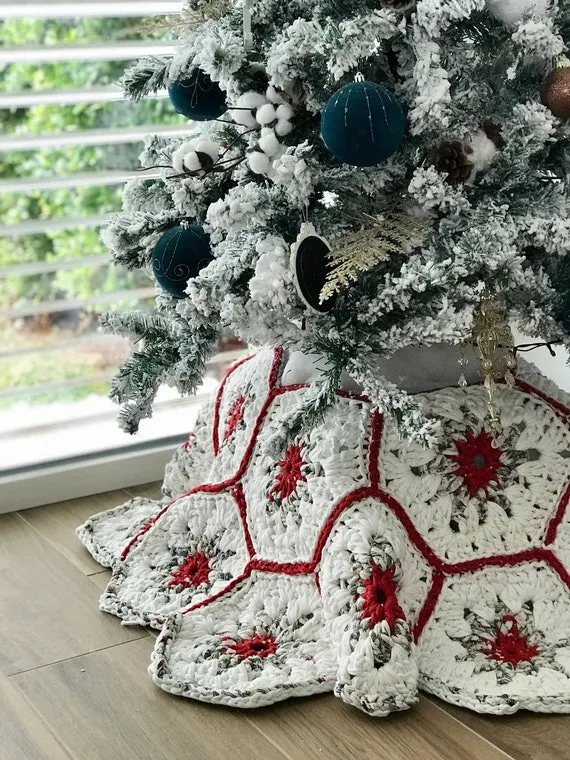 Crocheted Holiday Tree Skirt Kit – Mary Maxim Vintage crocheted Christmas  tree skirt
