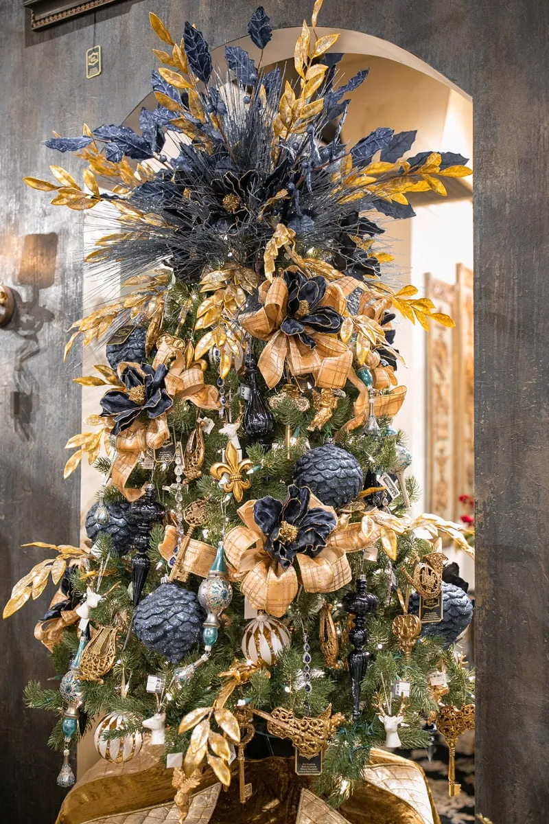 Custom Christmas Arrangements & Decor - Linly Designs