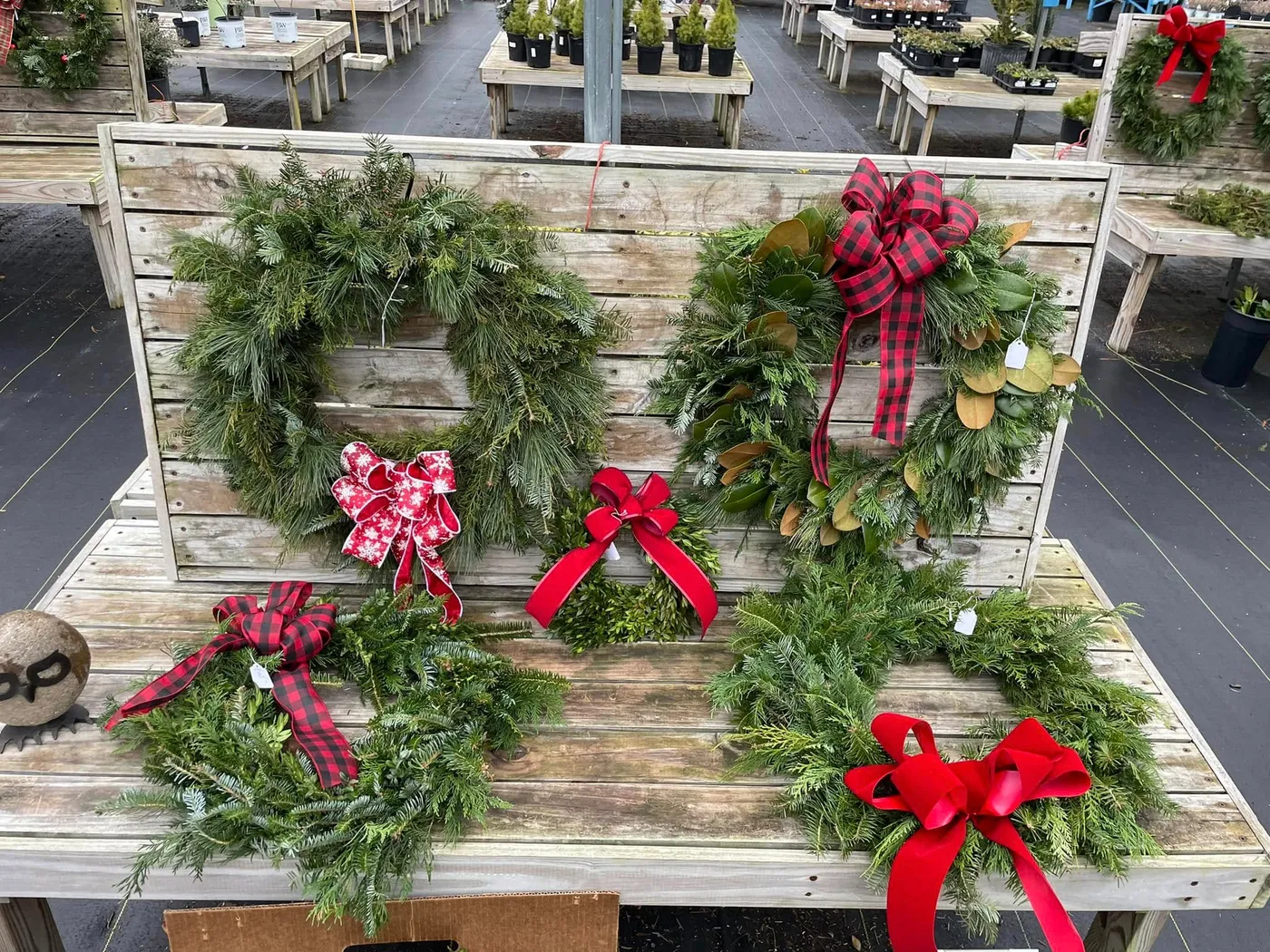 Custom Holiday Pots, Wreaths & Table Centerpieces | Inland Bays Garden Center
