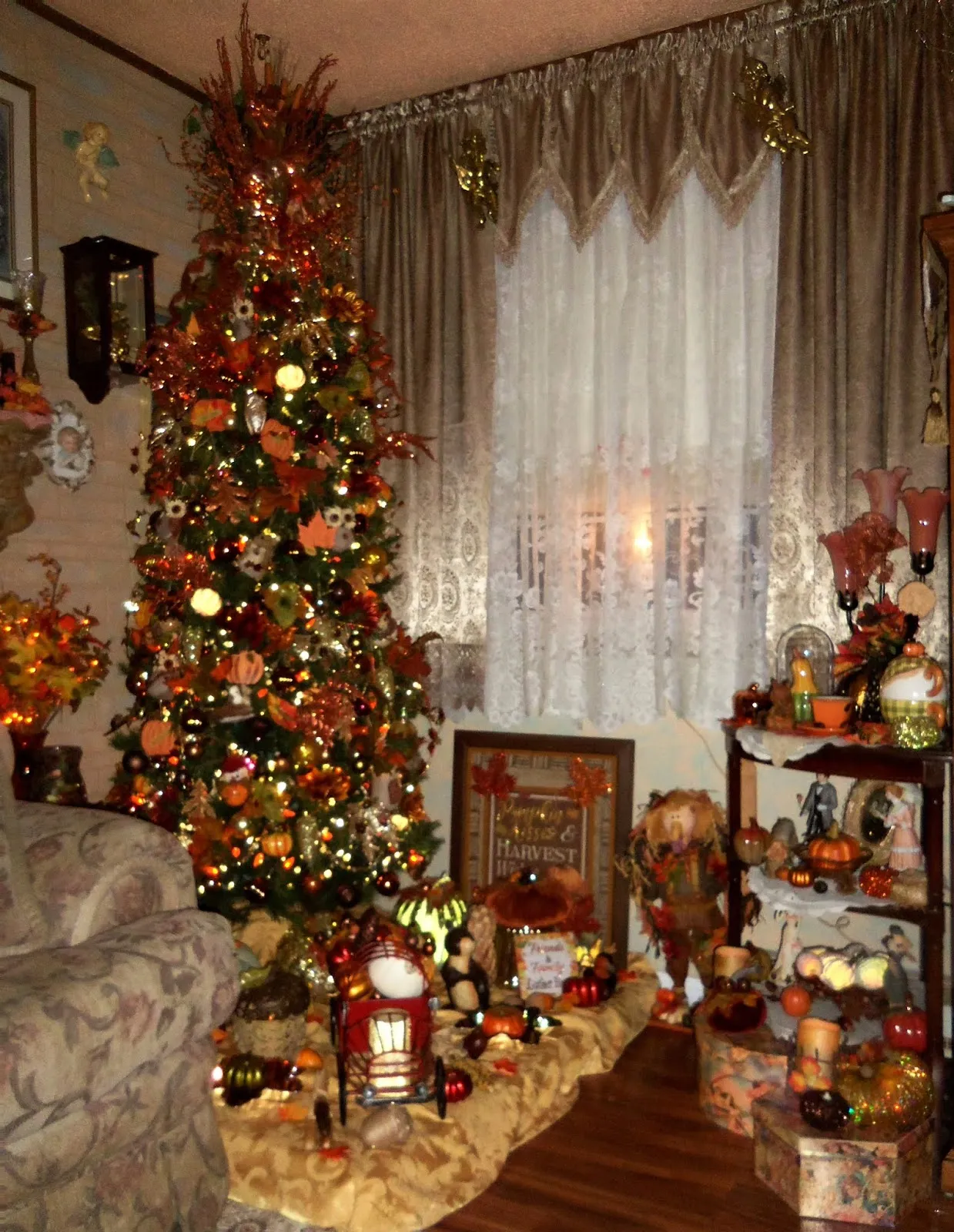 DEBBIE-DABBLE BLOG: Autumn Tree and 'Pumpkin Patch' in the Living Room, 2019
