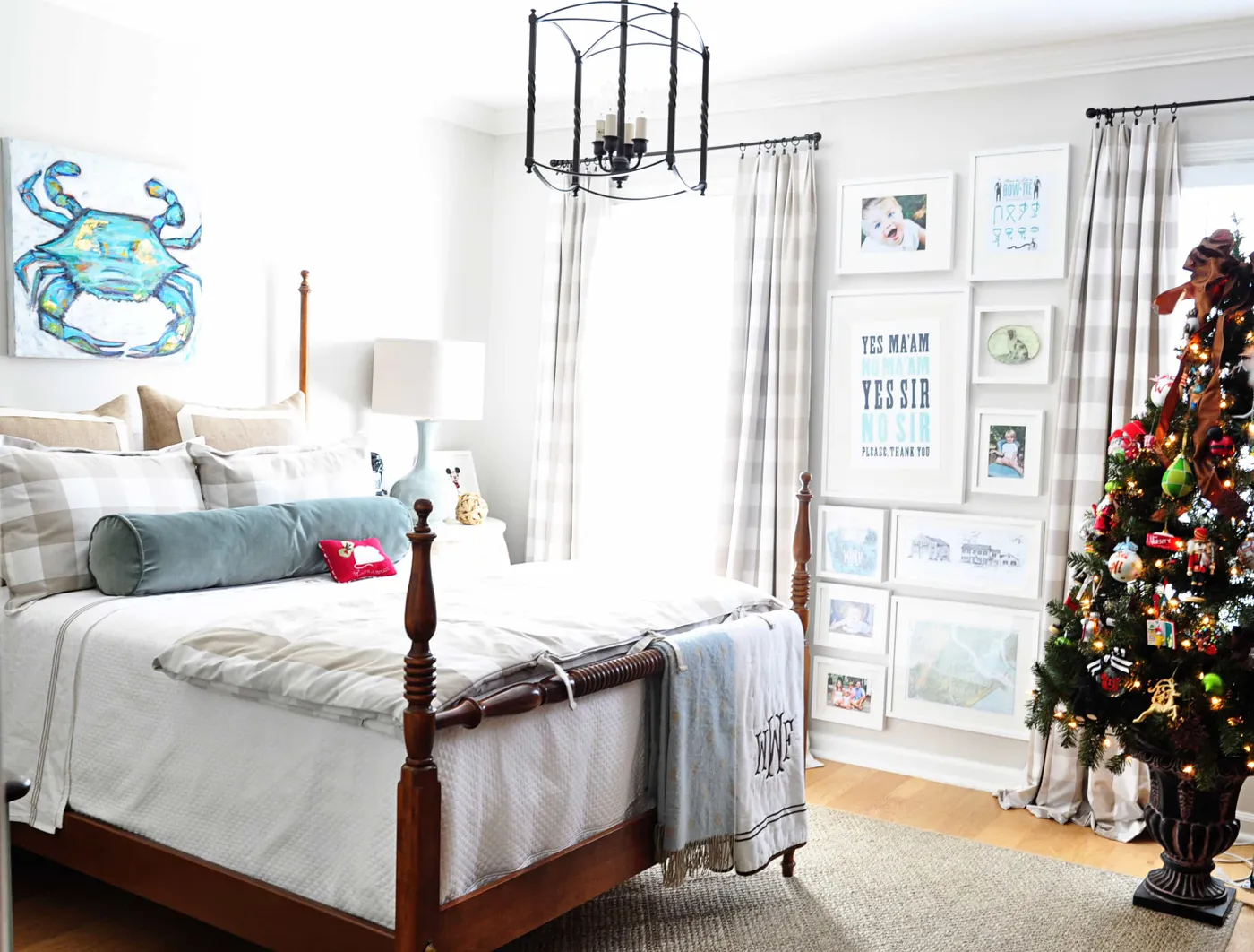 Deck the Halls 2015 {Bedrooms} – Dixie Delights