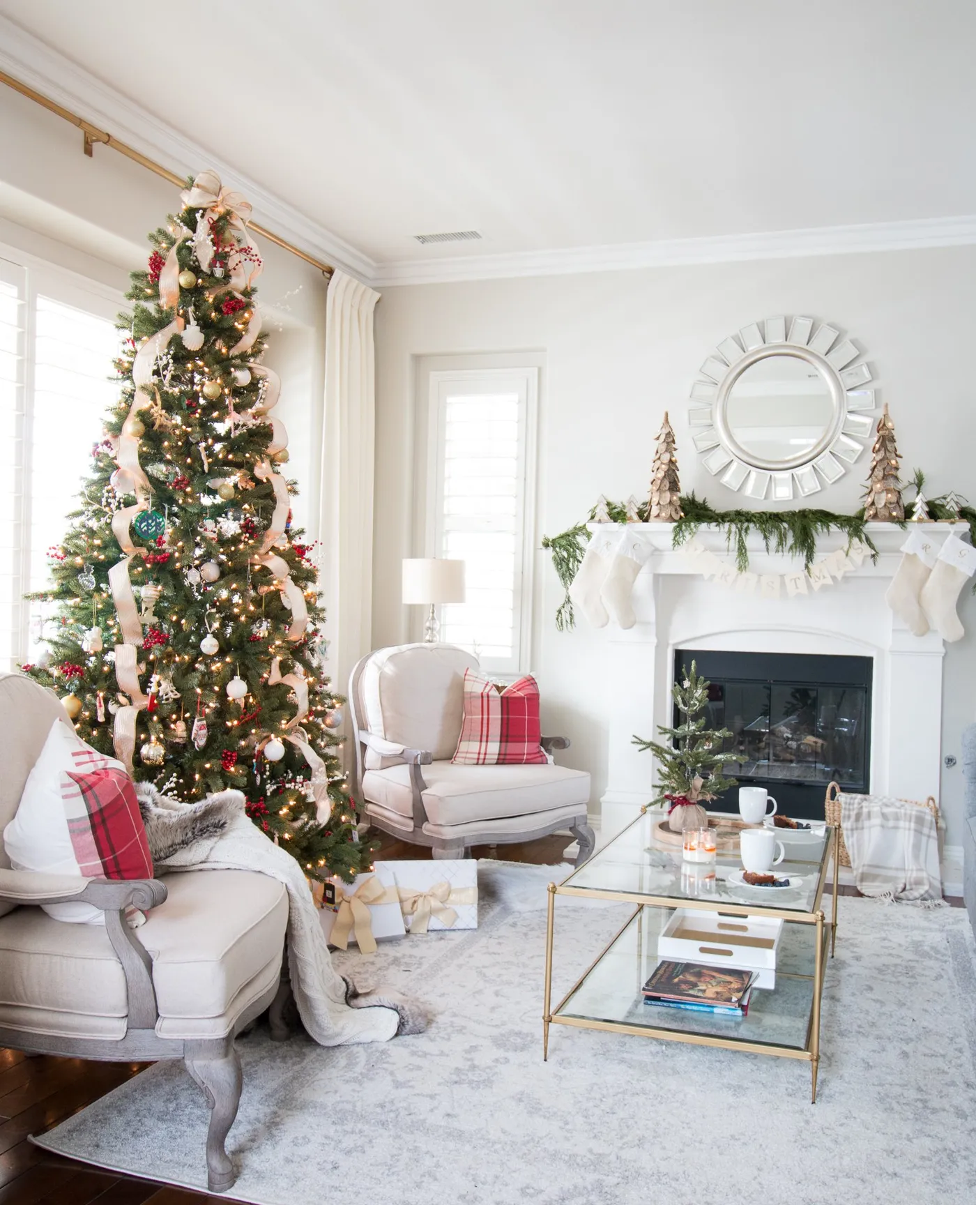 Decked & Styled Holiday Living Room - A Thoughtful Place