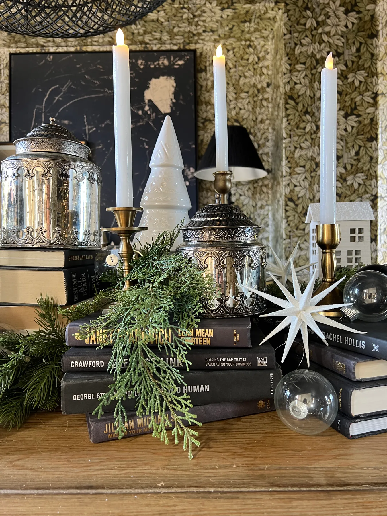 Decking the Halls in the Dining Room! - Haneen's Haven