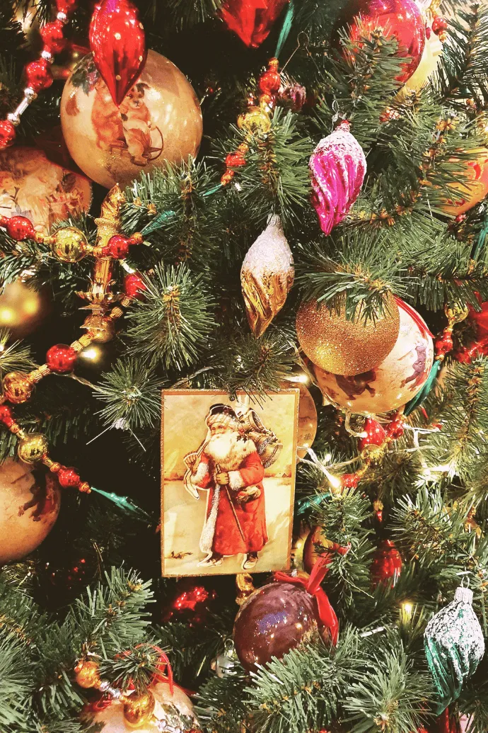 Decor Old Vintage Christmas Trees These Antique Ornaments Bring Back Old-Fashioned Christmas Magic