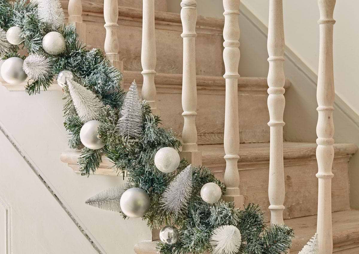 Decorating a Christmas Mantelpiece | Style Notes