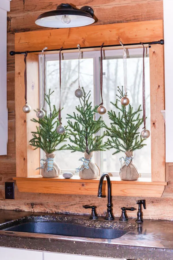 Decorating A Tiny House For Christmas - The Tiny LIfe