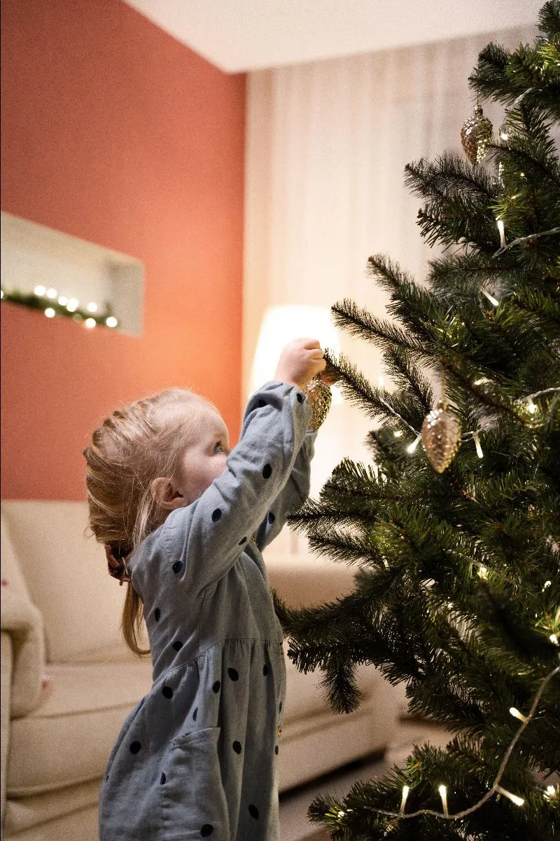 Decorating the tree: Helping families to have more moments of togetherness.