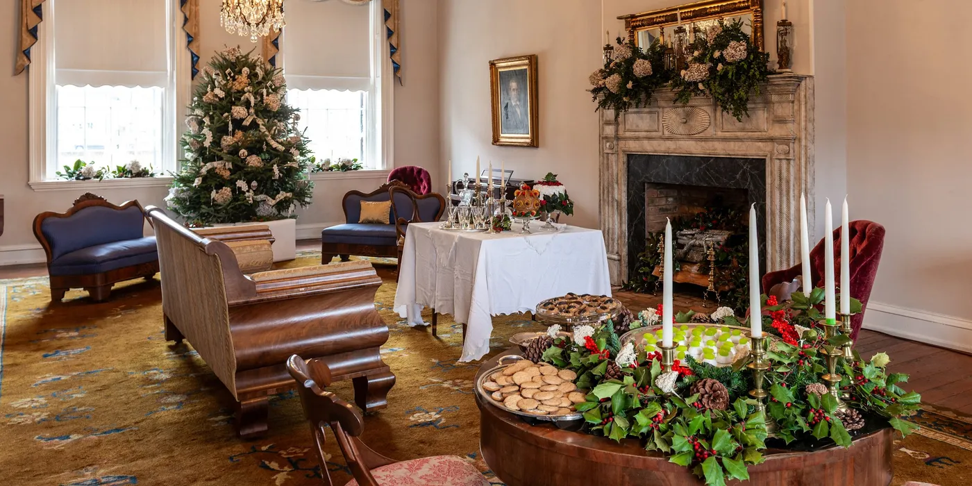 Dickson-Williams Mansion To Host Colonial Holiday Decorating Workshop –  WGRV.com