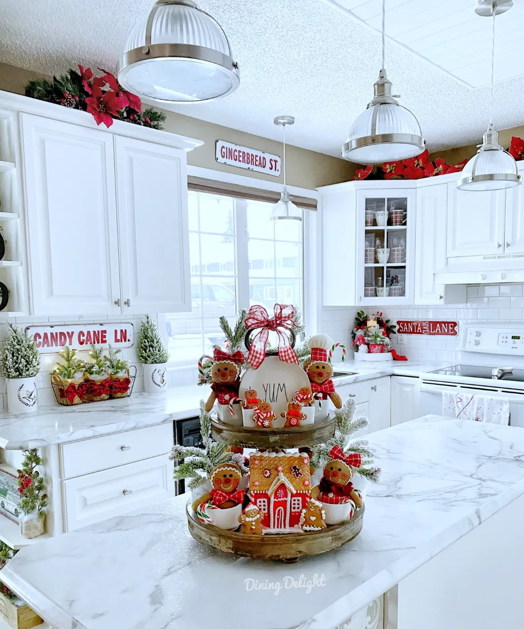 Dining Delight: Gingerbread Themed Tiered Tray