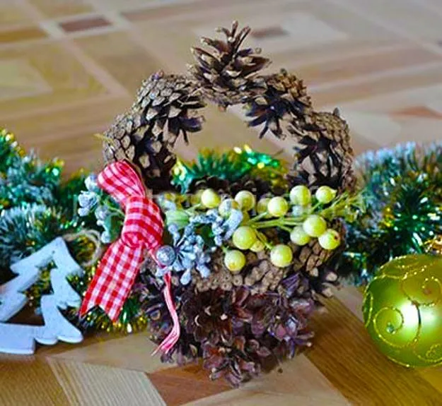 DIY Pinecone Baskets, Table Centerpiece Ideas for Thanksgiving and Christmas Decorating