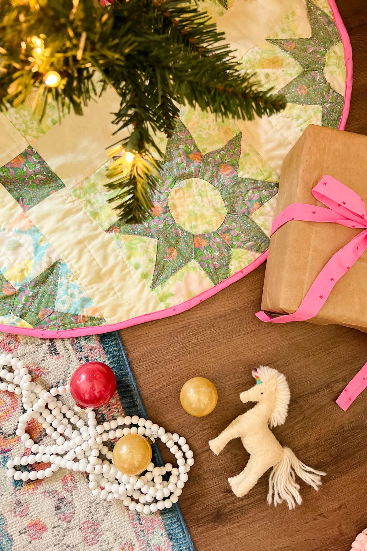 DIY Vintage Quilt Christmas Tree Skirt - Sarah Hearts Vintage Tree Skirt‎  Patchwork Christmas Handmade Reversible