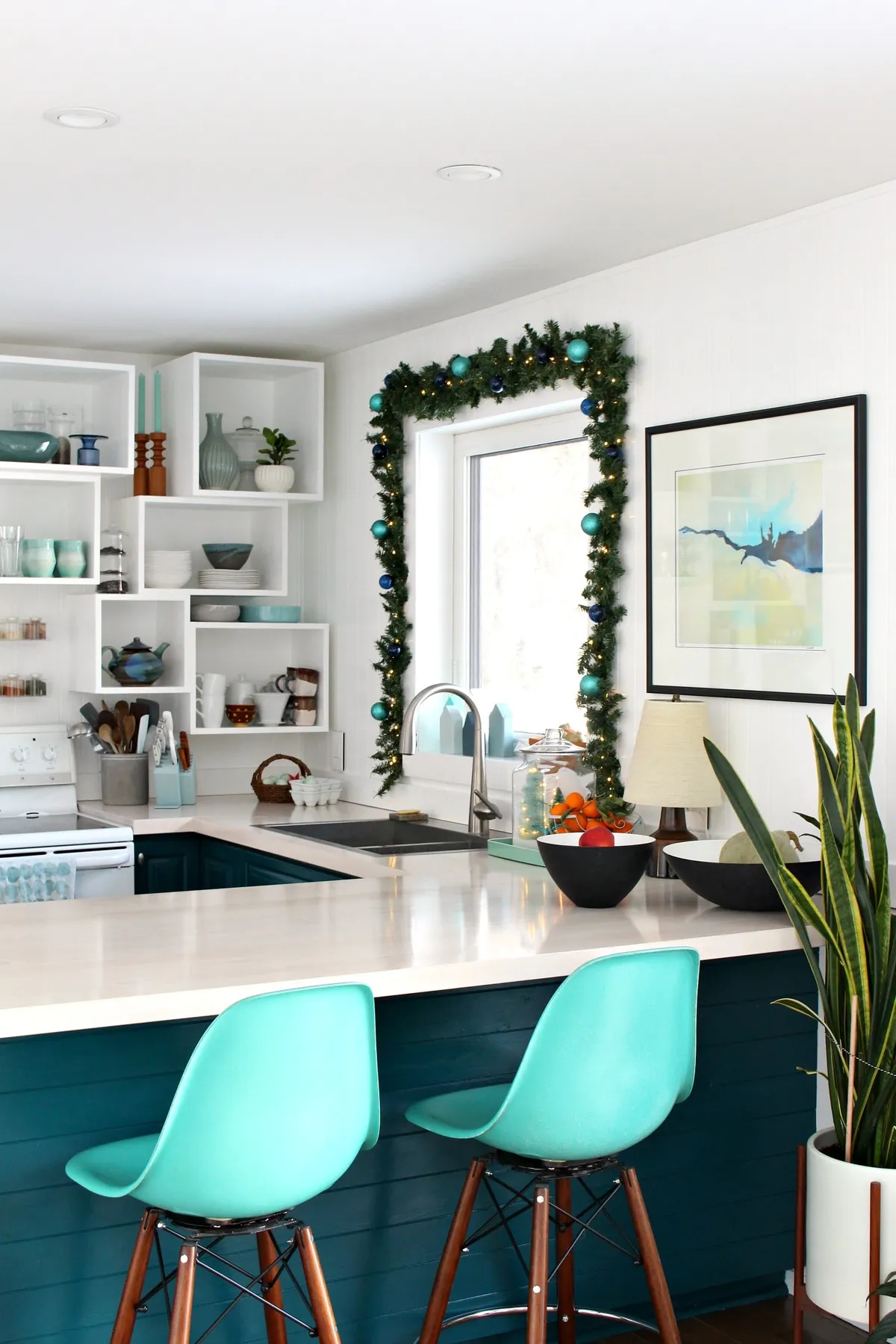 Dollar Store Garland DIY | Lighted Garland For Less | Dans le Lakehouse