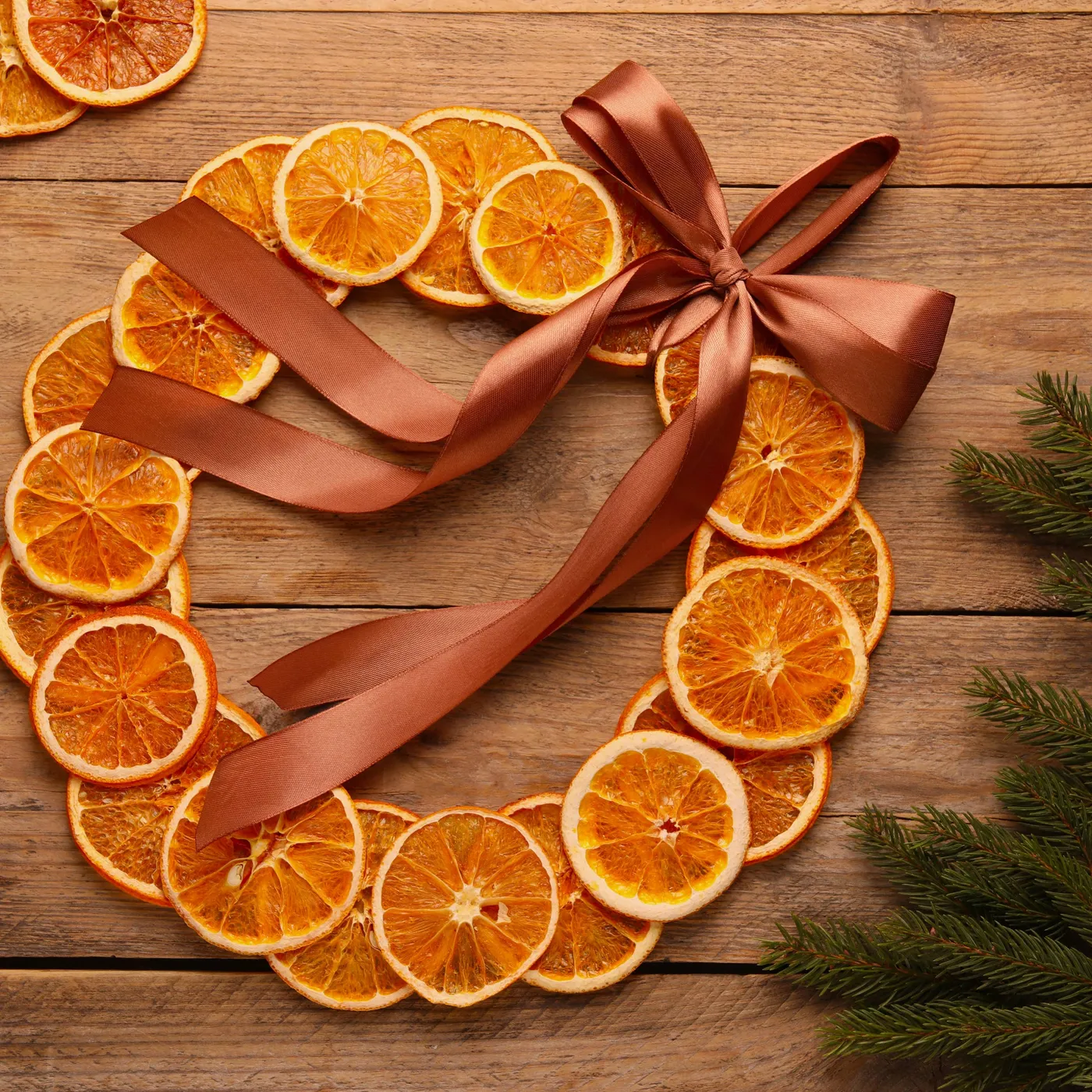 Dried Oranges Have Never Looked So Pretty Thanks to This Wreath DIY - Dengarden