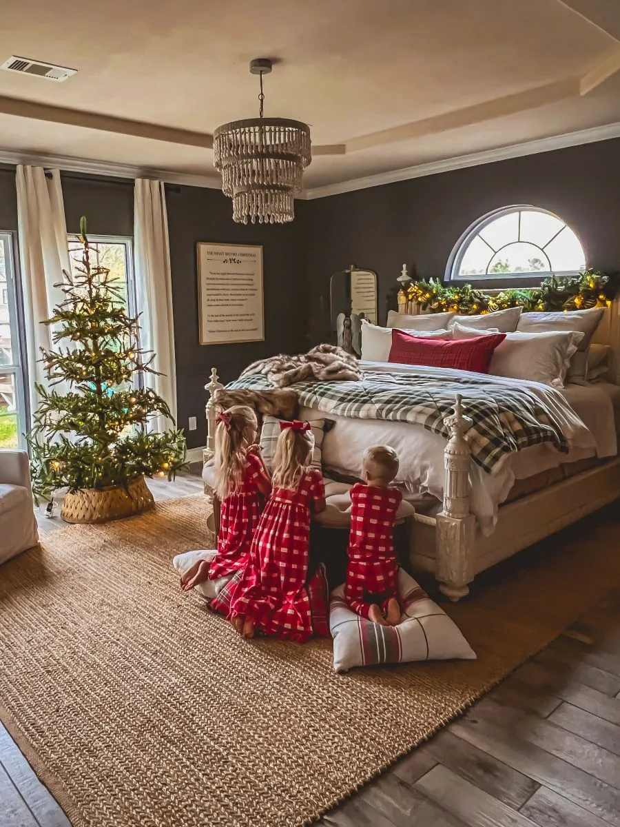 Easy and Inexpensive Ways to Decorate Bedrooms for the Holidays -