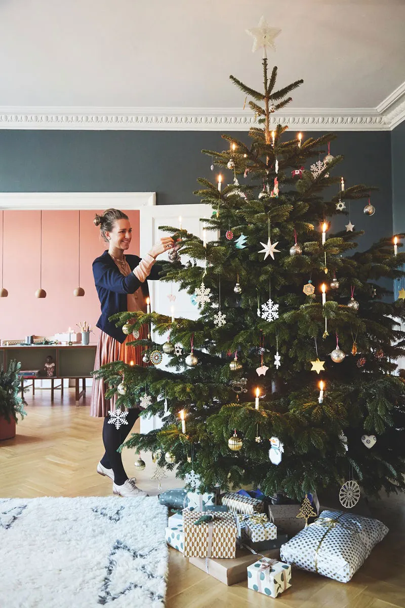 Elegant Christmas tree and colorful textiles: Christmas in a bright  apartment in Denmark 〛 ◾ Photos ◾ Ideas ◾ Design