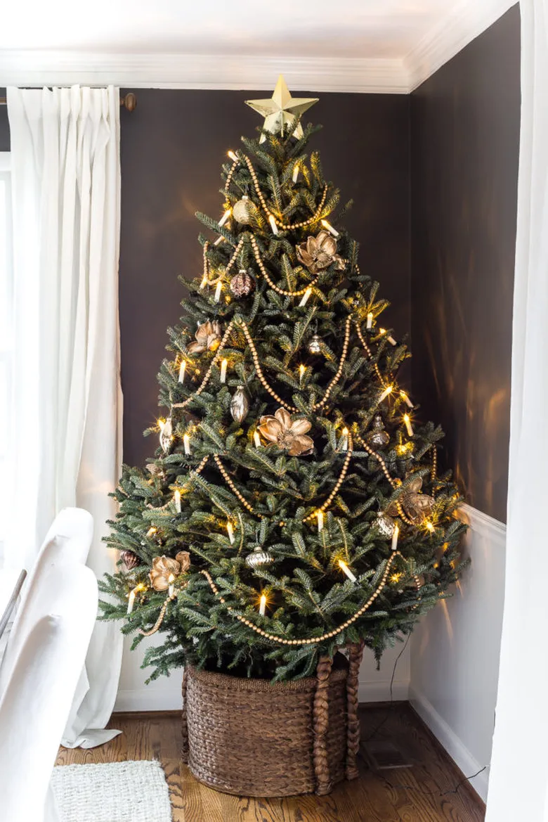 Farmhouse Christmas Tree Ideas That'll Fill The Holiday Season With Rustic  Charm