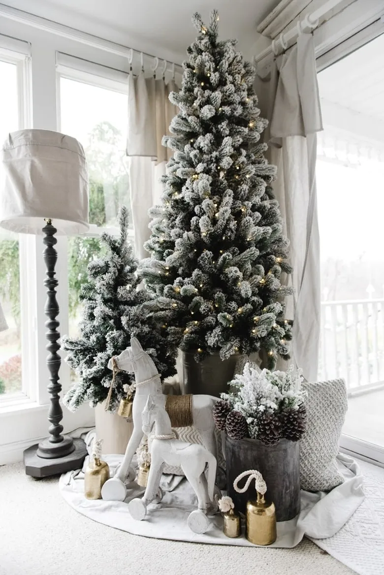 Farmhouse Christmas Tree Ideas That'll Fill The Holiday Season With Rustic  Charm