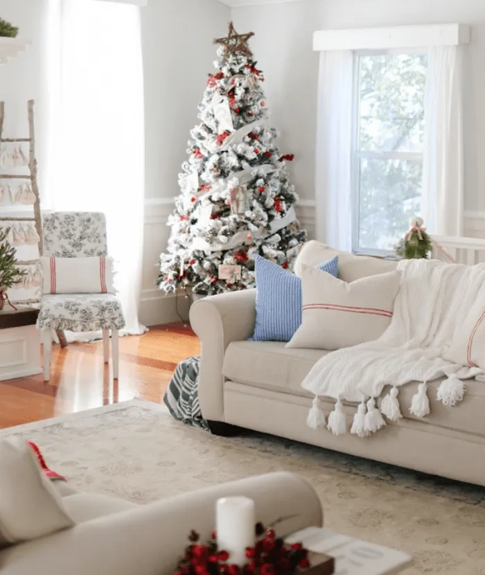 Farmhouse Kitchens Dressed For Christmas - shabbyfufu.com