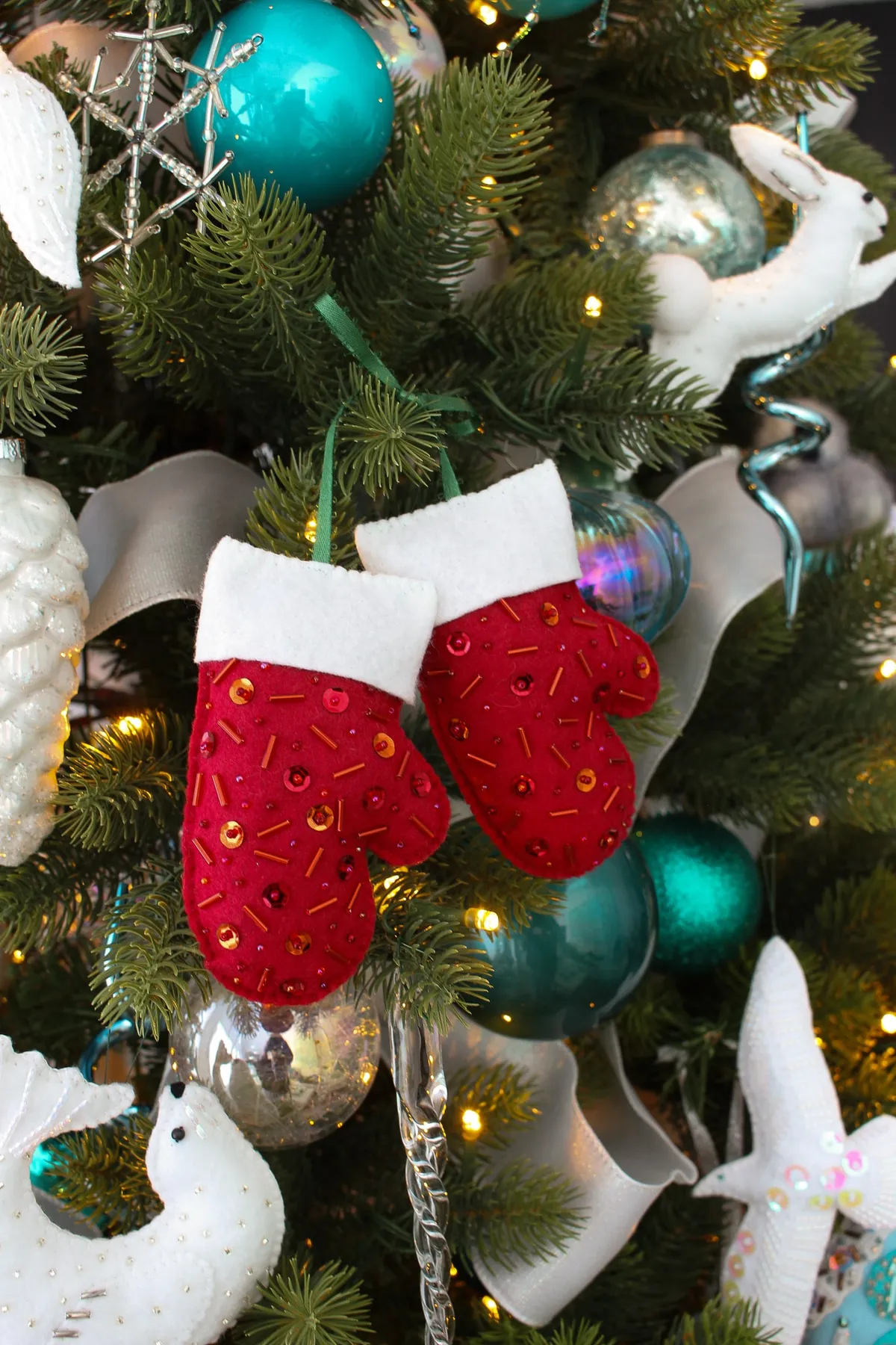 Felt Ornaments | Dans le Lakehouse